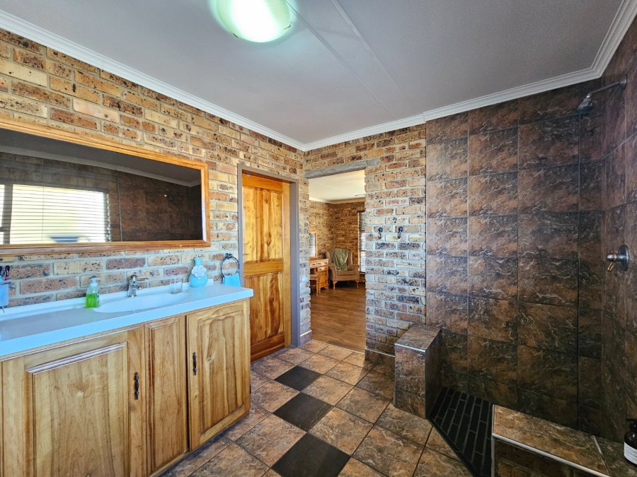5 Bedroom Property for Sale in Vaalpark Free State